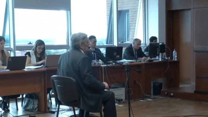 69b029aa94265_700_394!