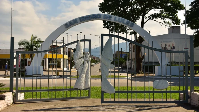 68f0d1520dcbd_700_394!