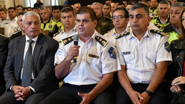 691ddb04a3742_700_394!