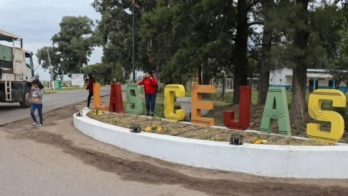 69aa9ae17a83e_700_394!