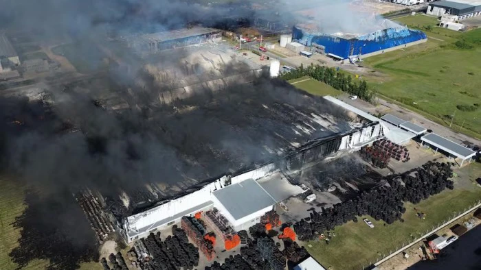 691af9452f7cf_700_394!