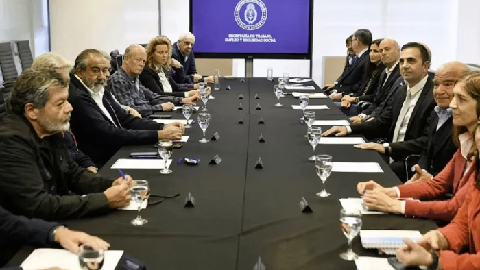 691d11add1d73_700_394!