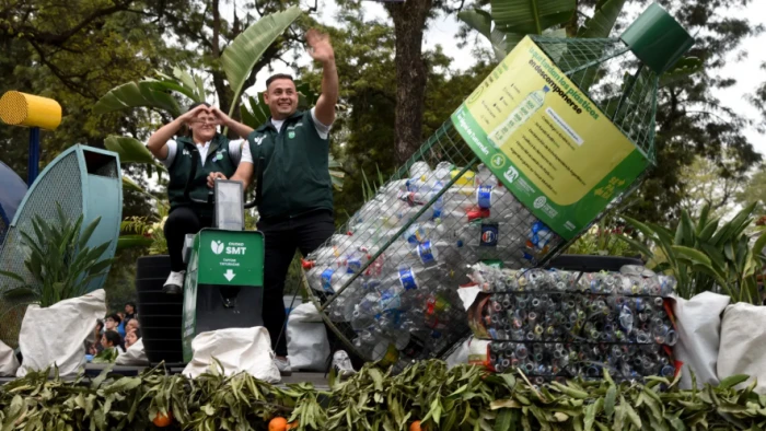 68dee91b9d1b5_700_394!