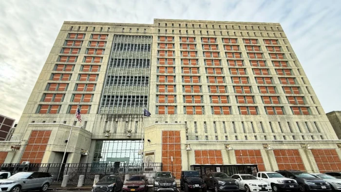 695a4ff8bd550_700_394!