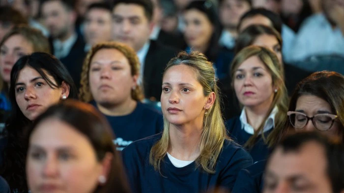 68f0bf36228c4_700_394!