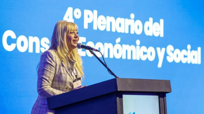 6946b53e2829f_700_394!